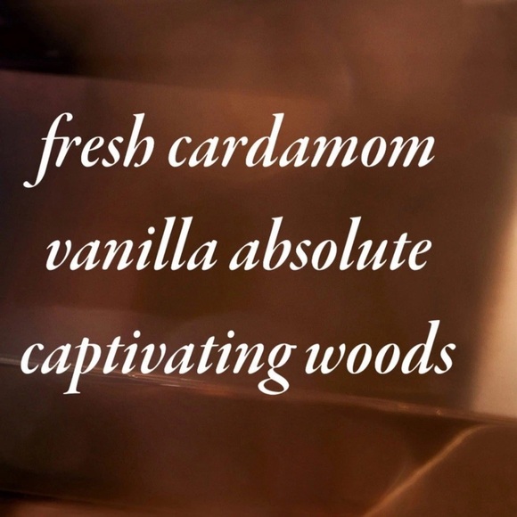 Bath & Body Works VANILLA ROMANCE Body Lotion 8 oz 24hr Moisture - Picture 2 of 5